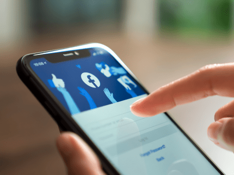 facebookアカウント運用代行